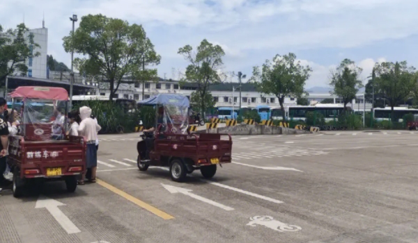 摩托车驾照怎么考 到驾校或车管所报名考取（共三科考试）