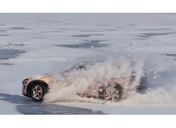 小米YU7冰面全网首漂：人车合一 堪比大片 封面图