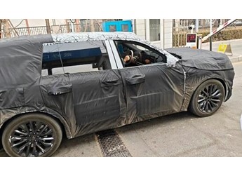 新一代理想L9内饰疑曝光：大联屏依旧 但一个家族化设计被砍