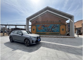 新增手柄游戏娱乐功能 驾宝马X3游皇家琉璃文创园 封面图