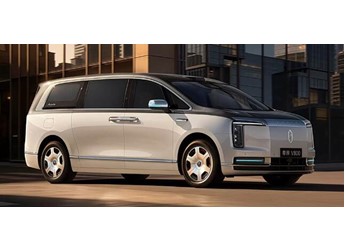 尊界V800选配通道开启：以个性定制重新定义百万级MPV的价值逻辑 封面图