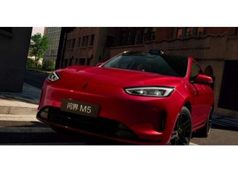 问界新M5 Ultra对比Model Y，年轻用户SUV怎么选？