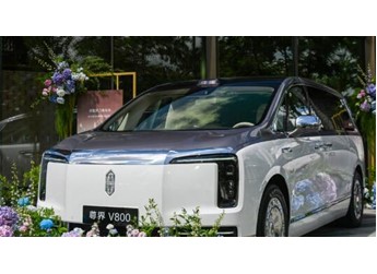 上市1天大定超3500台，尊界V800首批交付揭示高净值人群购车新逻辑 封面图