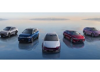 云端难例训练+车端专家决策，华为乾崑智驾ADS 4重构智能驾驶技术范式 封面图