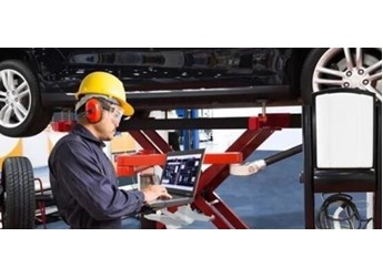 小剐蹭修出万元账单!新能源车为何修不起:看完秒懂