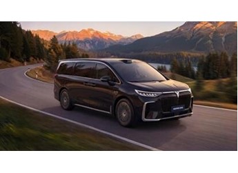 岚图梦想家冠军版限量预售：30万级华为MPV，售价31.99万元 封面图