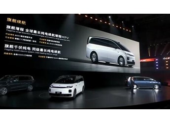 零跑首款MPV D99亮相：增程+纯电双动力 续航同级最长