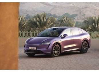 新款智界R7内饰官图发布 将8月8日开启小订 封面图