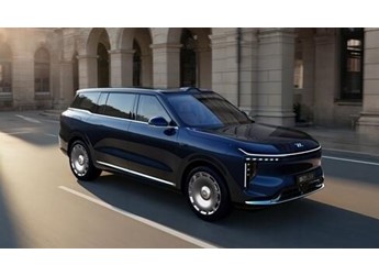 国产9系旗舰新王炸！智己LS9上市25分钟大定破5000台