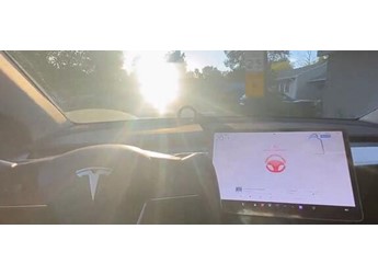 解决“强光致盲”问题 特斯拉新专利给摄像头装“电动墨镜” 封面图