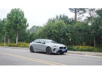 年轻人的座驾 试驾宝马2系225L M运动曜夜套装 封面图