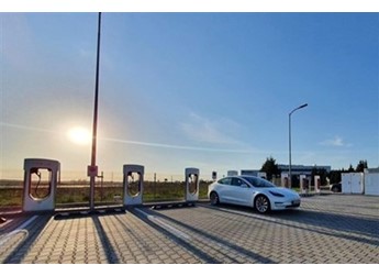 还充电焦虑吗?全国充电桩正式突破1000万根 一年暴增54% 封面图