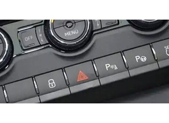 车内清一色大屏快看吐了！新国标拟增加汽车实体操纵件相关要求 封面图