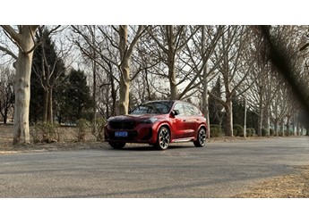 冬季的镇边古城  试驾宝马X1 M35Li体验DeepSeek智能 封面图