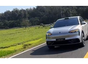 全新问界M6银色版实车曝光 鸿蒙智行开年爆款来了 封面图