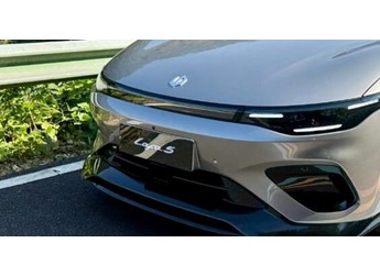 零跑Lafa 5 Ultra实车曝光 曹力大赞：操控非常棒 颜值很抗打