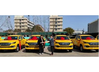 纯电真皮卡显担当，大将军EV守护城市“水脉”