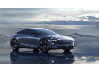 极越02实车外观内饰谍照曝光 轿跑姿态很帅 800V有了？