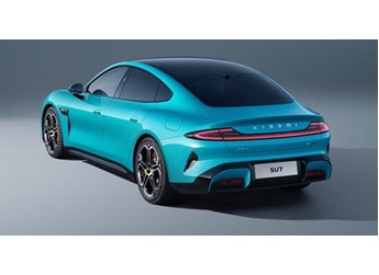 小米SU7改款配置大增 涨价万元上热搜！小米汽车客服回应 封面图