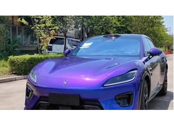 首创纳米级仿生结构色渐变车漆 智界RX“闪蝶蓝”实车曝光 封面图
