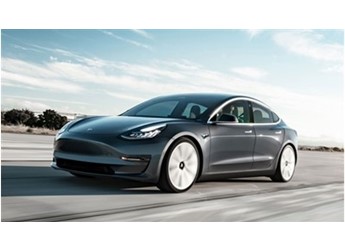 特斯拉Model 3车主曝买车三年车险价格一路上涨:从7千涨到2.2万元 封面图