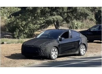 依旧采用套娃设计!特斯拉Model Y焕新版谍照首曝:有望明年发布 封面图