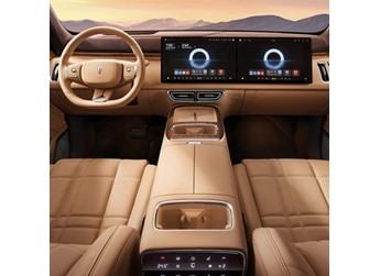 深蓝S09新增后驱Ultra超长续航版上市 售价25.99万