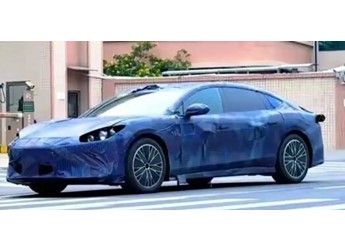 方程豹首款轿车谍照来了：疑似命名“镁9”，溜背设计+激光雷达