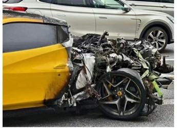 上海一法拉利行驶中起火报废!车主回应:代驾全程一档开车致着火 封面图