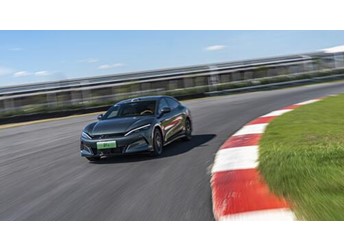 比亚迪全民赛车场对外价格公布:60分钟599元起 可坐仰望U9飙圈 封面图