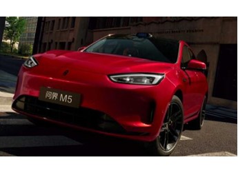 无惧大雾天气与拥堵路况，问界新M5 Ultra让您冬日通勤更从容