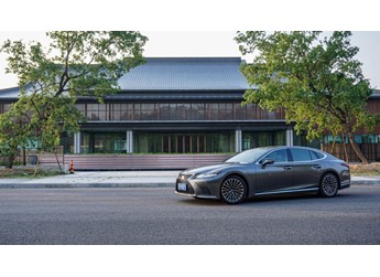 豪华的旅行 自驾雷克萨斯LS500h 行政版游天津 封面图