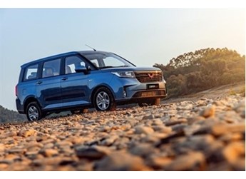 一代神车五菱宏光即将上新!外观大变 新增纯电版车型 封面图