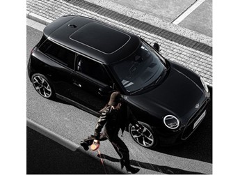 电动MINI COOPER子夜黑版上市 售价20.58万元