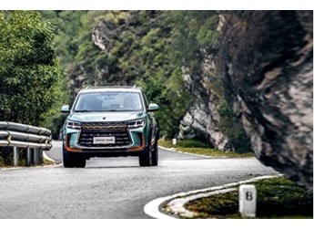 一车顶三车,风行T5马赫版告诉你什么叫“能装” 封面图