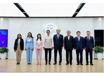 马达加斯加总统拉乔利纳一行参观福田汽车 封面图