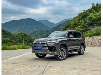 4座VIP 万车网试驾雷克萨斯LX700h 领世版