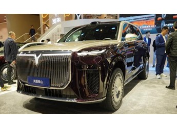 国产豪华旗舰SUV新王炸！岚图旗舰泰山亮相郑州国际车展 封面图