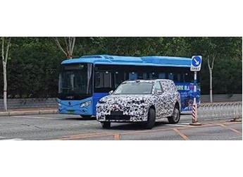 魏牌旗舰全尺寸SUV细节曝光：空悬+后轮转向 掉头丝滑非常 封面图