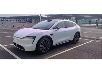 余承东称产品实力超越传统豪华:全新智界R7白色版曝光 封面图