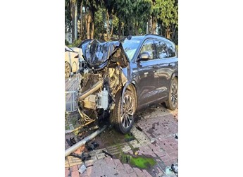 问界M7车主称车辆疯狂加速致事故 官方回应:加速踏板100%开度 封面图