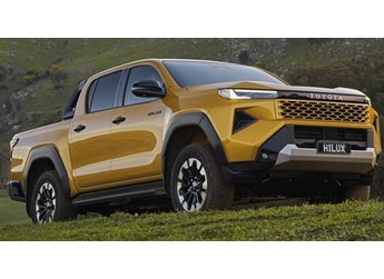 丰田“不死鸟”上新 全新海拉克斯皮卡发布：首次用上纯电 封面图