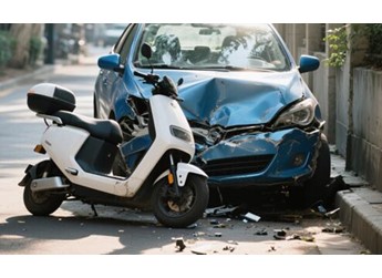 车主被自己的车撞上 能用第三者车险赔吗？法院判了