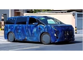 腾势D9L车身多长？谍照曝光，超5.4米，纯电续航300km以上 封面图