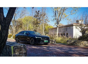 抓住最后的秋景 与新款沃尔沃S90 T8同行