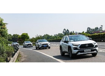 探野山河 向新出发 一汽丰田新RAV4荣放勇闯横断山脉 征越茶马极境 封面图