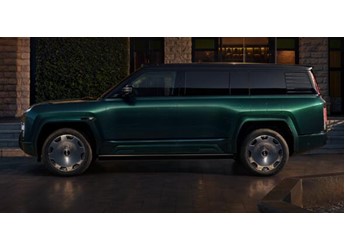 顶级旗舰SUV！仰望U8L鼎藏版上市：145.8万配甲骨文黄金车标 封面图