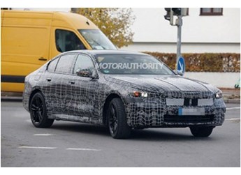 全新宝马5系最新谍照曝光 2024年推国产加长版车型 封面图