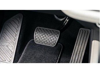 驾驶证逾期未换导致车祸 保险公司能拒赔吗？法院判决结果公布